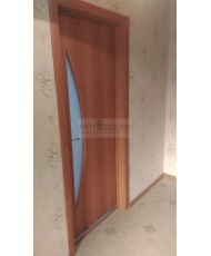Фото установленной Двери Верда С-22 Итальянский орех Художественное остекление Модерн